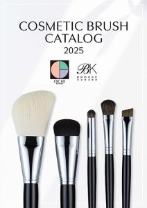 (株)越智製作所 COSMETIC BRUSH CATALOG 2025 表紙 ブラシ5本